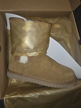Koolaburra Taupe Rubber Sole Lined Boot